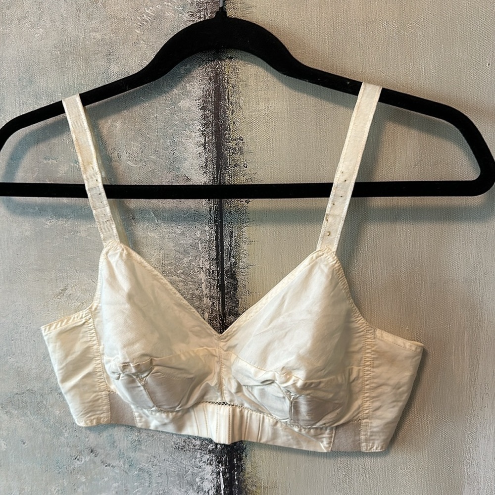 Iconic Bullet Bra GOTHIC & CORTEX Vintage 50’s Pointy “Bullet” Bra - Picture 8 of 16